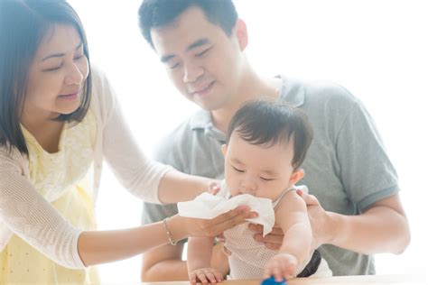 Sipon ng Baby: 5 Tips To Help Clear Your Baby's Nose.